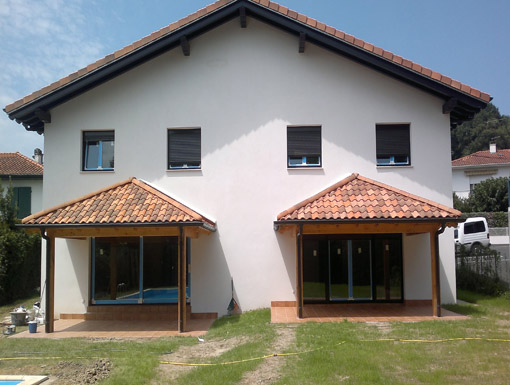 Albañilería Landetxa ha construido una vivienda bifamiliar con piscina en Hendaia, Francia