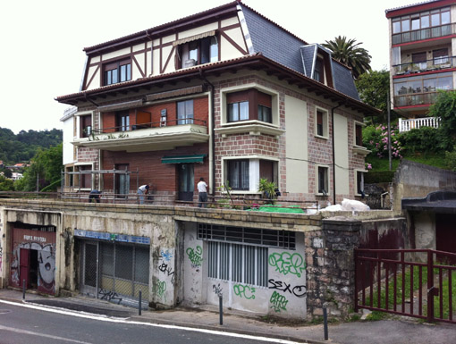 Albañilería Landetxa ha llevado a cabo la restauración de la fachada en la calle Jai Alai 15, en Donostia